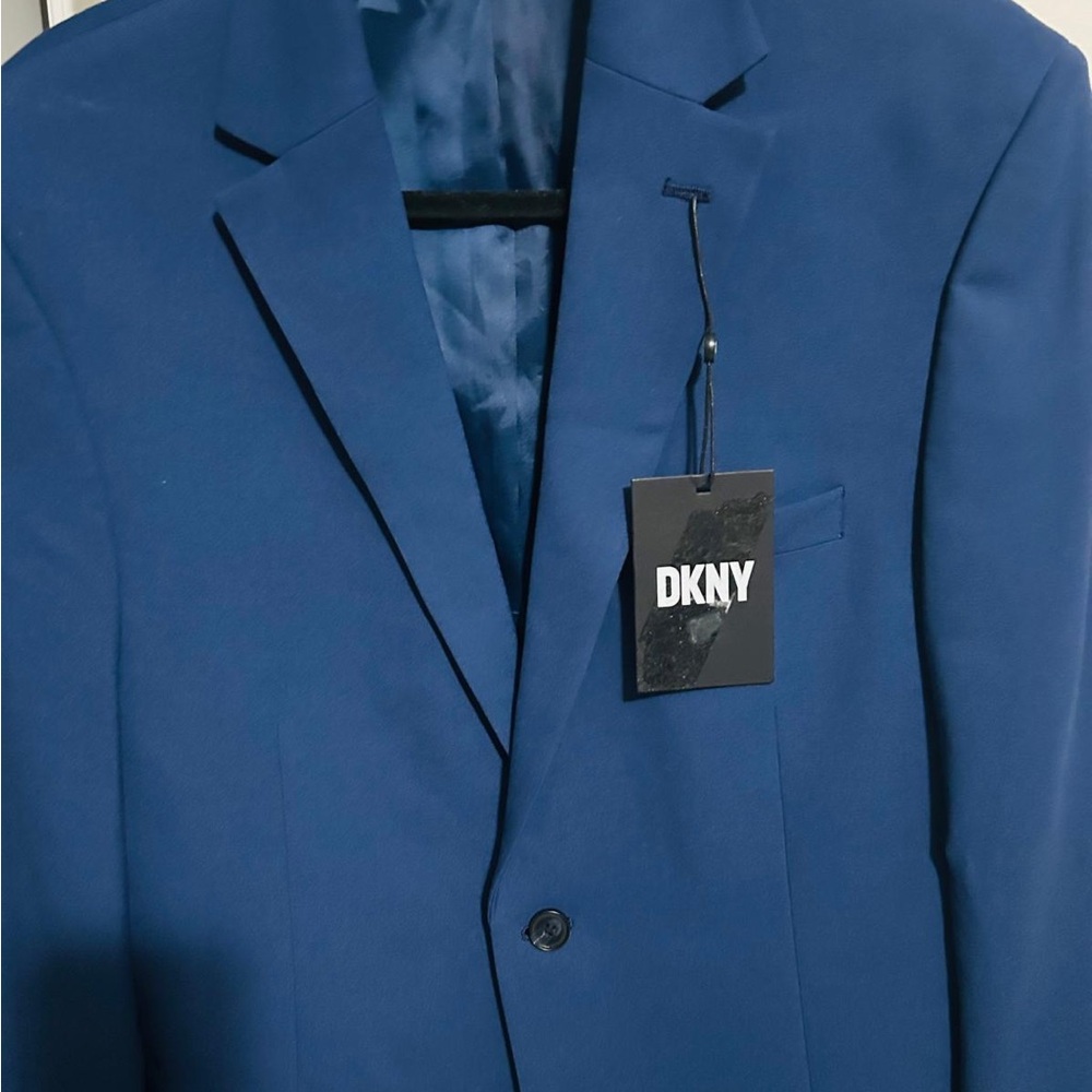 DKNY Men's Navy Blue Suit Blazer. Excellent for all Occasions. Size 40L.